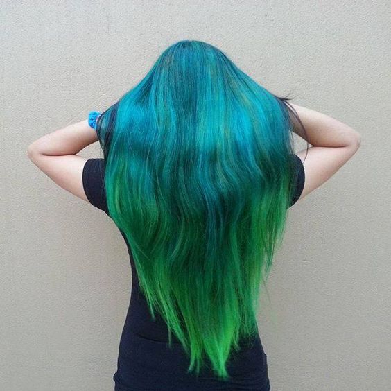 Um DYE entre um azul e verde folha fazem esse cabelo entrar da wishlist de qualquer uma que queira se inspirar nesse pokémon de folha.