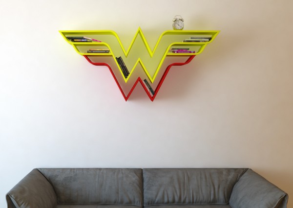 Decoração geek: prateleiras inspiradas em brasões de super-heróis