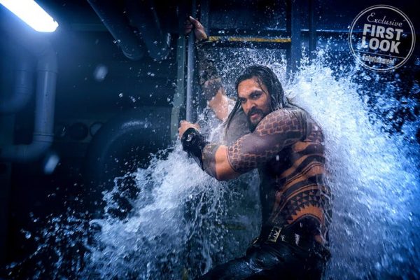 Jason-Momoa-as-Aquaman-storms-a-submarine