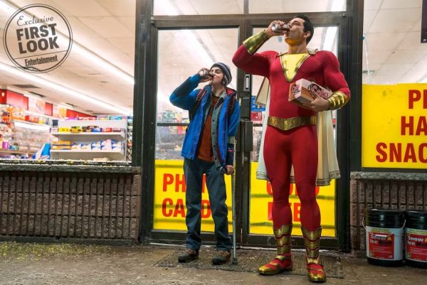 first-official-photo-from-shazam-shows-zachary-levi-as-the-glorious-superhero11