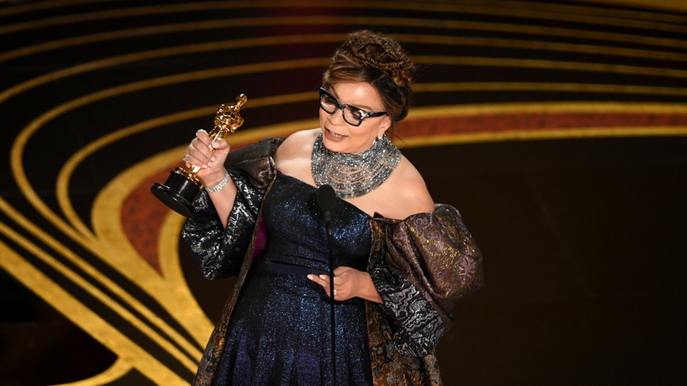 Rutj Carter recebendo o Oscar. Imagem: Kevin Winter/Getty Images Entertainment/Getty Images