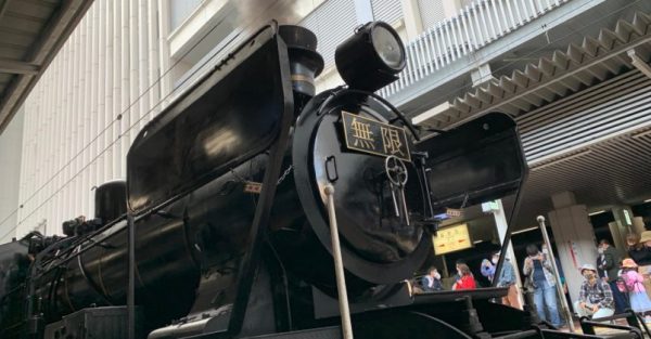 Demon Slayer estampa trens no Japão para comemorar filme do Trem Infinito -  NerdBunker